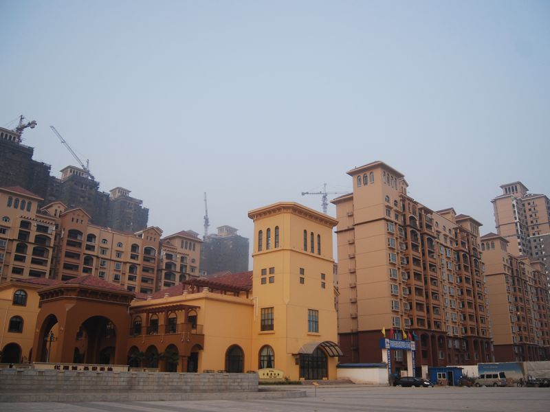 華強(qiáng)城一期二標(biāo)段工程（2010年省文明工地、省“結(jié)構(gòu)中州杯”工程）